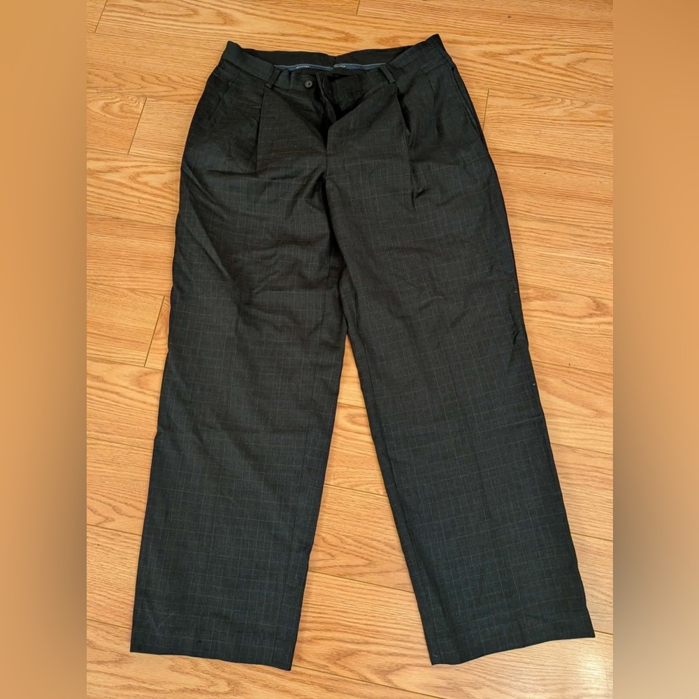 Stafford Men's Black Two Piece Suit